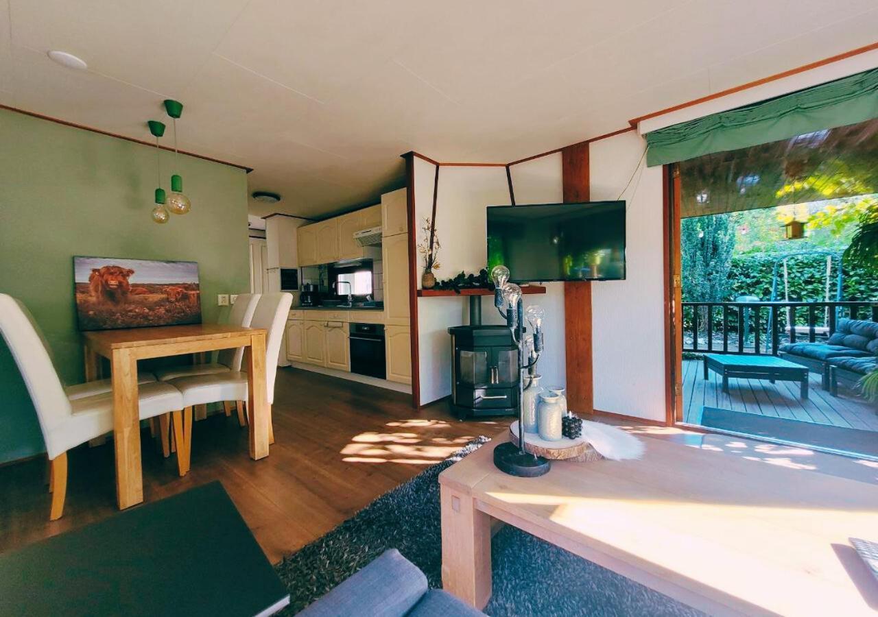 "De Jungle" Chalet Met Veranda Op Ijsselheide Hattemerbroek Veluwe Exterior photo